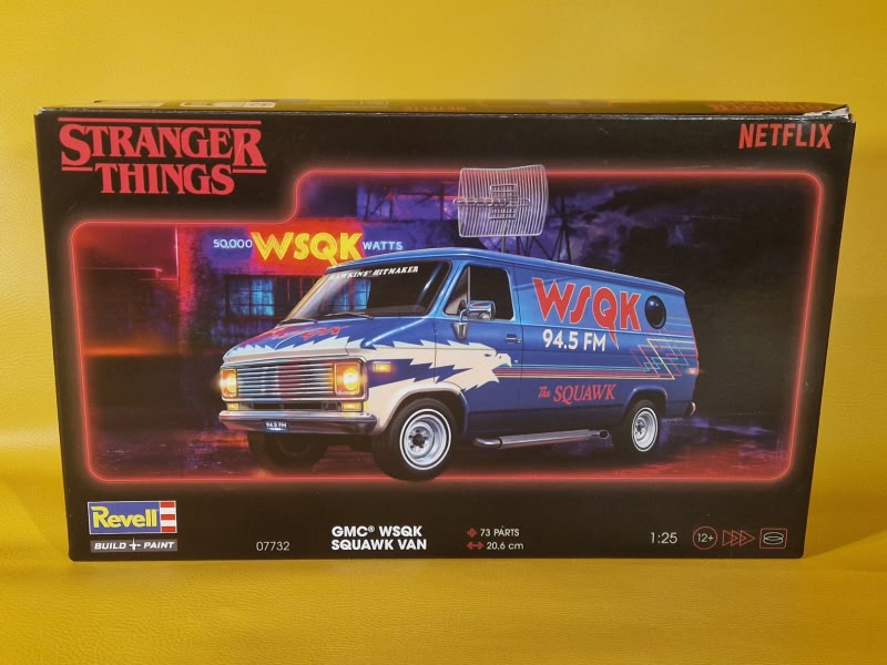 Stranger Things GMC WSQK Squawk Van Revell 1:25 Model Kit
